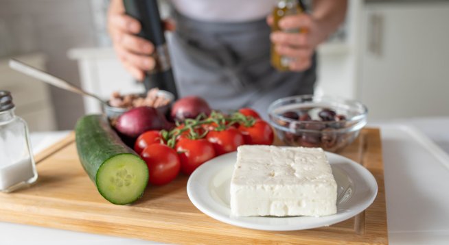 Разядка със сирене и зеленчуци. Снимка: istock