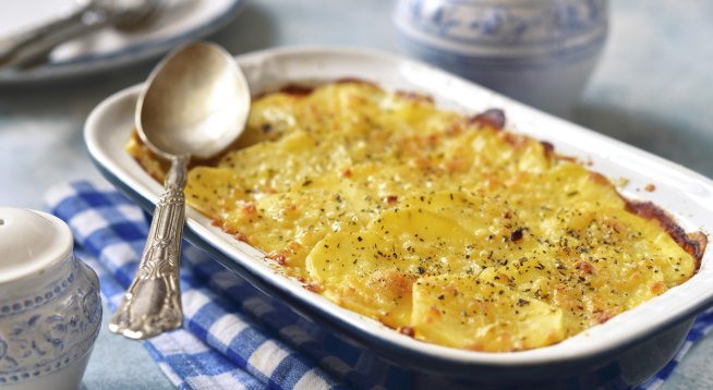 Запеканка с картофи, панчета и сирена