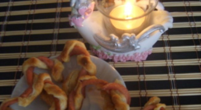 1 пакет бутер тесто 400 г
3 кренвирша 