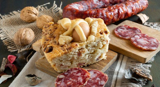 Солен великденски хляб Casatiello &ndash; рецепта от Неапол 