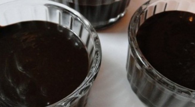 Необходими продукти за 7-8 купички:
350 г пудра захар
1 пакетче масло 125 г
100 г какао
250 г мляко на прах
1 с.л. екстракт от ванилия по желание
1 щипка лимонтозу
250 мл вода