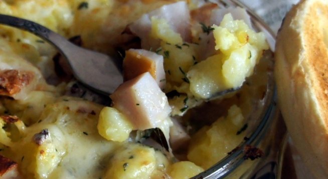 картофи
шунка
кашкавал
прясно мляко
зелени подправки
сух кориандър