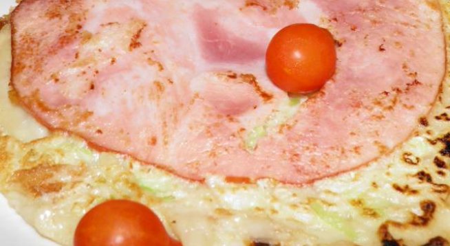(Побългарен вариант)
Продукти за 2 палачинки:
1 яйце
500 мл вода
брашно, колкото поеме за рядко тесто (като за палачинки)
2-3 с. л. соев сос (лайт).
зеле