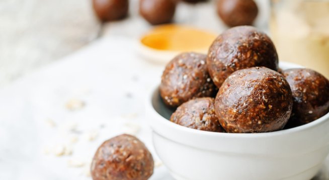 140 г сусамово семе
150 г стафиди
50 г натурално какао