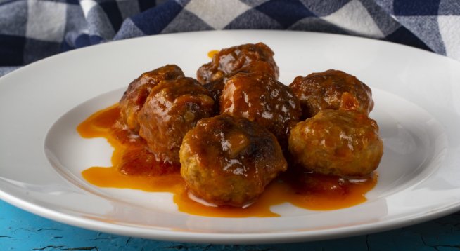 Пуешки кюфтенца с портокалово-боровинкова глазура. Снимка: istock