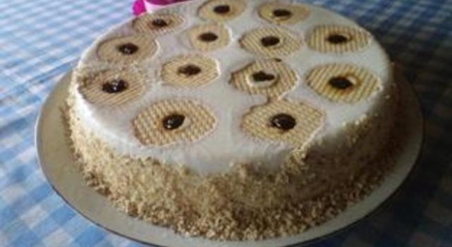 1 кофичка кисело мляко 3,6% 
1 ч.ч. захар 
50 г суха сметана – бяла 
40 г желатин 
2 кутии бисквити (с дупка) 
2 банана 
5 киви сладко /мармалад/ 
50 г смлени орехови ядки