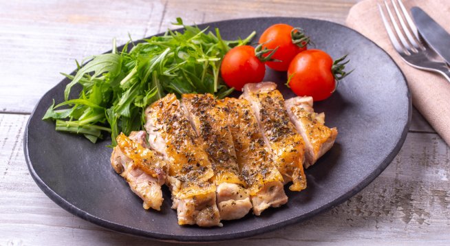 Мариновани пилешки бутчета.Снимка: istock