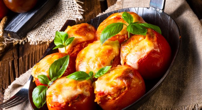 Печени пълнени домати със сирене