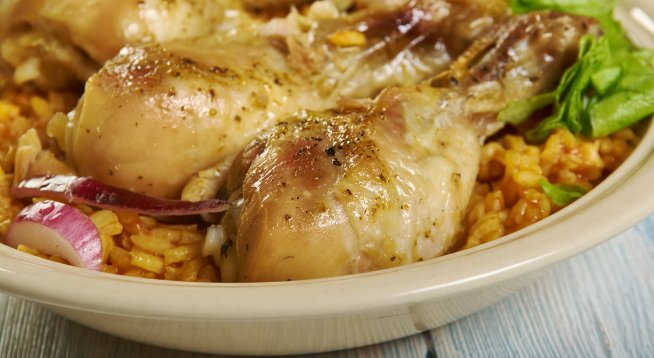 Пилешки бутчета с паприка, лимон и ориз