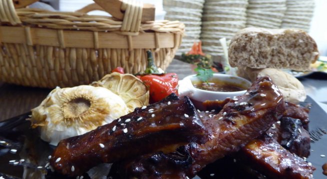 4-6 свински ребра
чушка
чесън