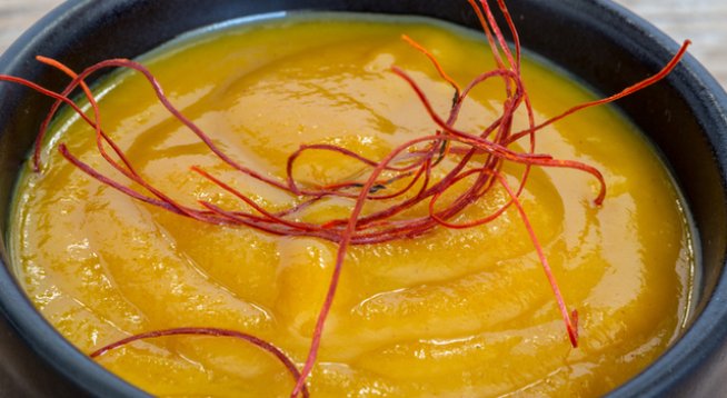 2 супени лъжици мед

2 супени лъжици дижонска горчица

1 чаша ябълков оцет (може и балсамико)

1 чаша зехтин (може и синапено олио)

1 щипка черен пипер

1 щипка сол
