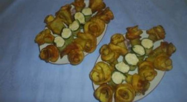картофи
олио за пържене
сол
клечки за зъби