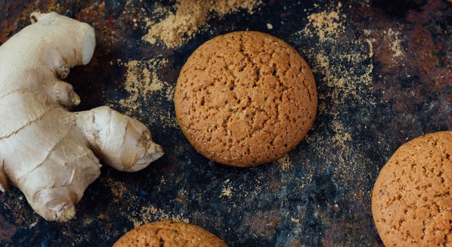 Хрупкави джинджифилови сладки