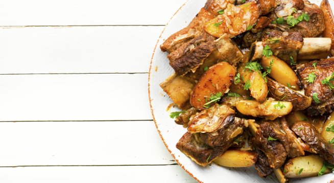 Агнешки бут с червени картофи 