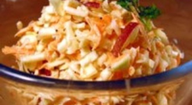 Салата с ябълки