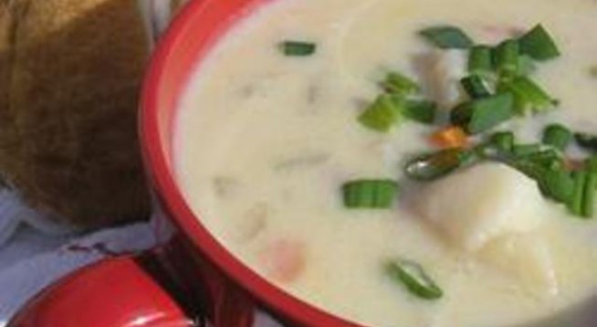 3 и ½ чаши обелени и нарязани на кубчета картофи
1/3 чаша нарязана на кръгчета целина
1/3 чаша нарязан на ситно лук
¾ ч.ч. нарязана на кубчета шунка по избор
3 и ¼ чаши вода
2 с.л. пилешки бульон
½ ч.л. сол
1 ч.л. млян черен пипер
5 с.л. масло
5 с.л. брашно
2 чаши прясно мляко