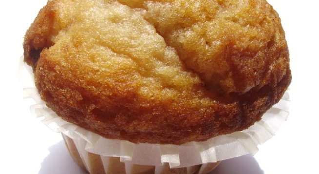 2 чаени чаши захар
250 г меко масло
3 чаени чаши брашно
1 чаена чаша прясно мляко
4 яйца
2 чаени чаши счукани орехи
1 чаена лъжичка сода за готвене
3 прахчета ванилия