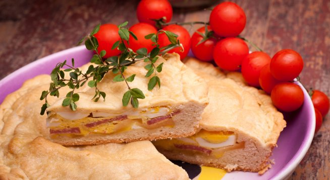 Италианска великденска затворена пица