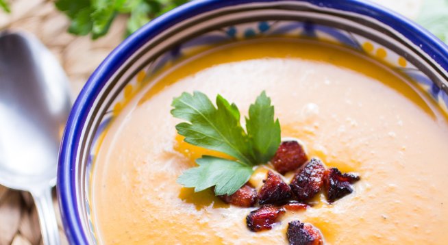 Крем супа със сладки картофи и бекон.Снимка: istock