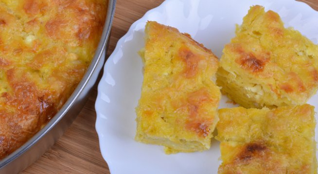 300 г брашно
1 чаша кисело мляко
1 по-голямо кубче масло
1 чаена лъжичка сода за хляб
300 г сирене