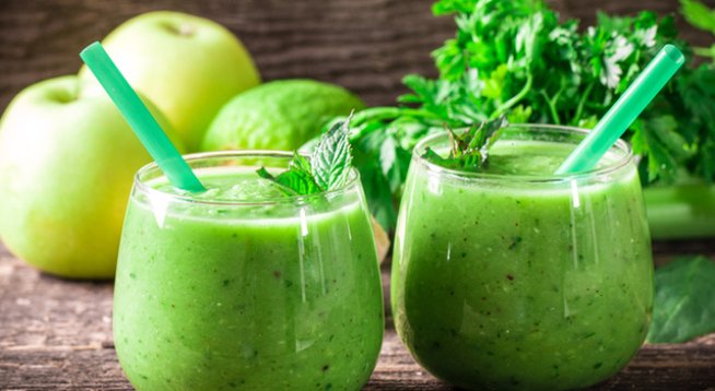 1 банан
1 чаша бяло грозде
1 чаша кисело мляко
1 чаена лъжица ванилия
1 зелена ябълка
1 и ½ чаши пресен спанак 