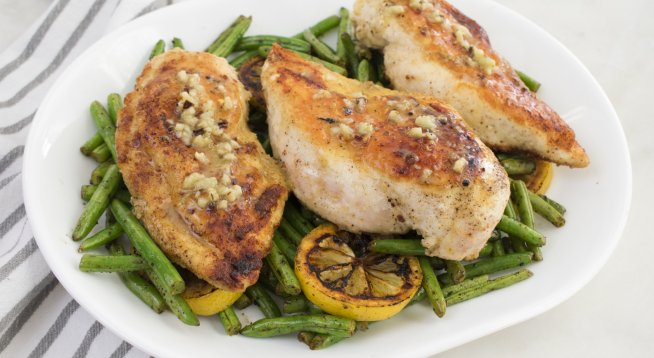 Пиле с лимон, чесън и зелен фасул