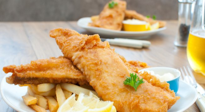 2 яйца
150 г брашно
200 мл прясно мляко
сол на вкус