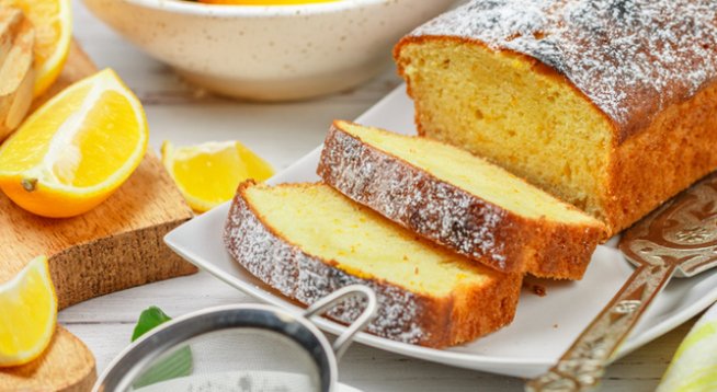 7 супени лъжици меко масло
1 ч.ч. захар
1 и ¼ опаковка сирене рикота
3 големи яйца
2 супени лъжици настъргана лимонова кора
4 супени лъжици прясно изцеден лимонов сок
1/2 чаена лъжичка ванилов екстракт
1 и ¾ ч.ч. брашно
1 и 1/2 чаени лъжички бакпулвер