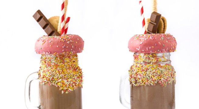 4 топки сметанов сладолед или друг по ваш избор
30 мл кафе
150 мл прясно мляко
1 донат по ваш избор
15 мл коняк – по желание
сметана за украса