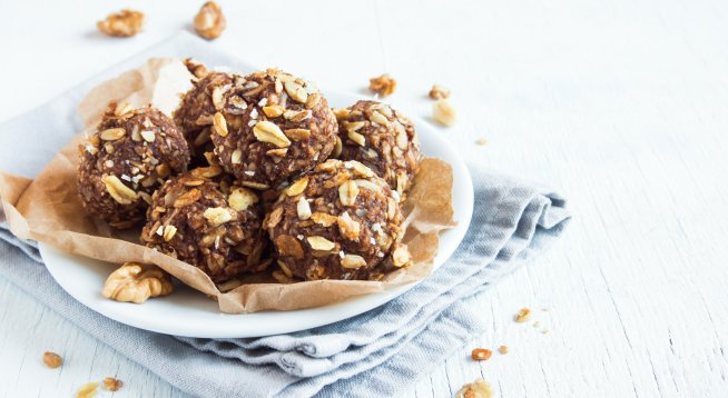 Сурови овесени хапки с фъстъчено масло 