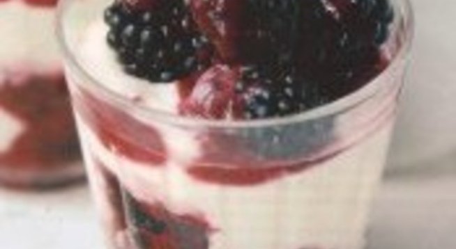 Йогурт с къпини