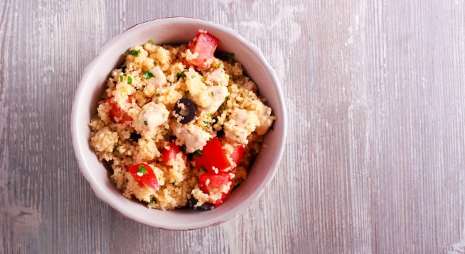 Салата с пиле и кускус. Снимка: istock