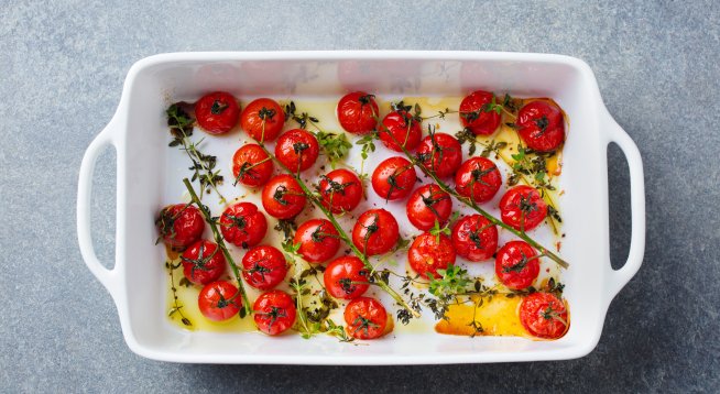 Печени чери домати с подправки и зехтин