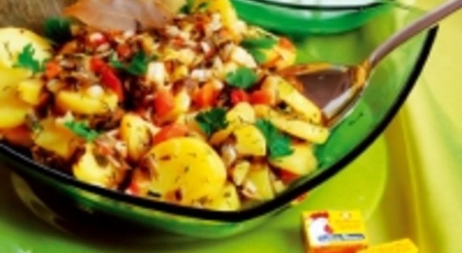 700 г картофи
100 г лук
1 морков
100 г целина
5 скилидки чесън
1/2 връзка копър
1/2 връзка магданоз
100 г киселец
100 г домати
1 кубче пилешки бульон “Gallina Blanca”
2 дафинови листа
100 м
