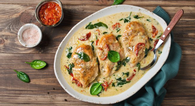 Пилешки гърди с пармезанов сос.Снимка: istock