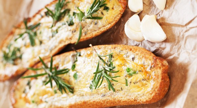 Чабата (чиабата) с чесново масло – рецепта за 20 минути