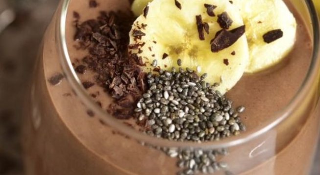 4 банана
200 мл кокосово мляко
1-2 чаени лъжички натурално какао
1 чаена лъжичка семена от чиа
