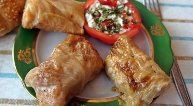 Кисело зеле
гъби 5-6 броя
1/2 ч.ч. амарант
1/2 ч.ч. ориз
лют червен пипер
суха червена чушка
чубрица