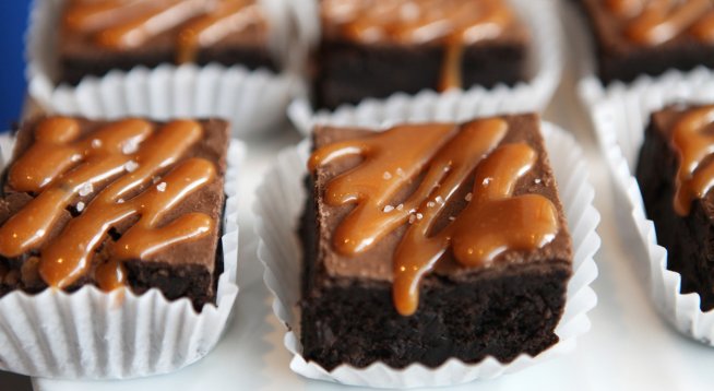 Брауни със солен карамел