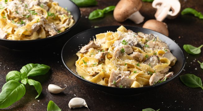 Чесново пиле с бяло вино и паста