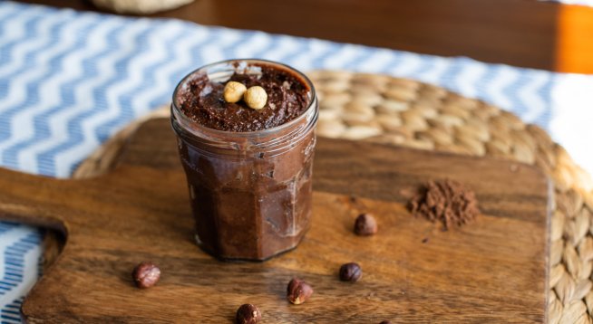 Домашен течен шоколад с лешници и фурми