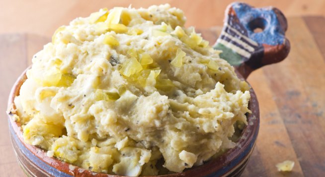 Салата с печени картофи