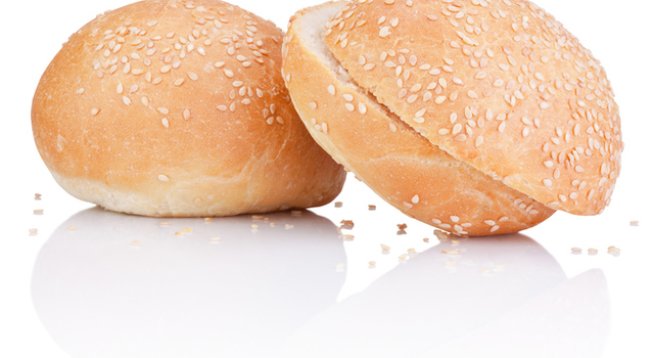 1 чаша прясно мляко
½ чаша вода
¼ чаша масло
4 и ½ чаши брашно
1 пакет суха мая
2 супени лъжици бяла захар
1 и ½ чаени лъжици сол
2 яйца