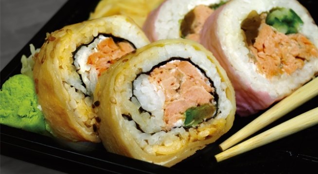 400 г ориз
200 г риба тон „Диавена“
1-2 марули
зехтин за намазване
сол на вкус
сок от лимон
За заливката:
2 к. ч. ябълков оцет
1 к. ч. захар
3 ч. л. сол