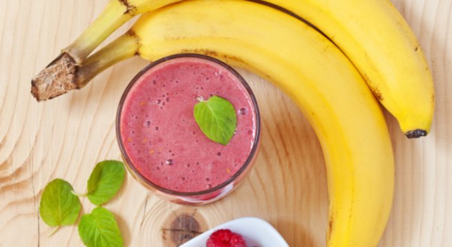 1 бр. манго
1 банан
1 голяма шепа малини
250 мл портокалов сок