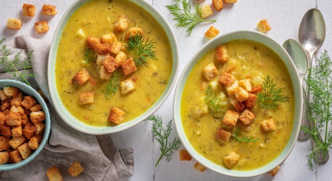 6 филии хляб
4-5 с.л. зехтин
сол, черен пипер на вкус
чесън на прах – по желание и на вкус