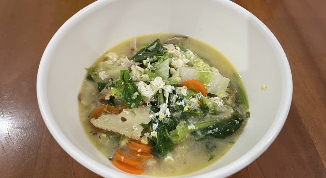 Супа с бекон, кейл и киноа