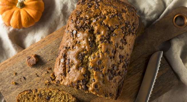 Тиквен кекс с орехи. Снимка: istock