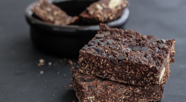 Какаови протеинови барчета с овес и ядки