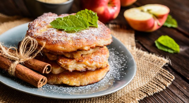 Пухкави канелени палачинки.